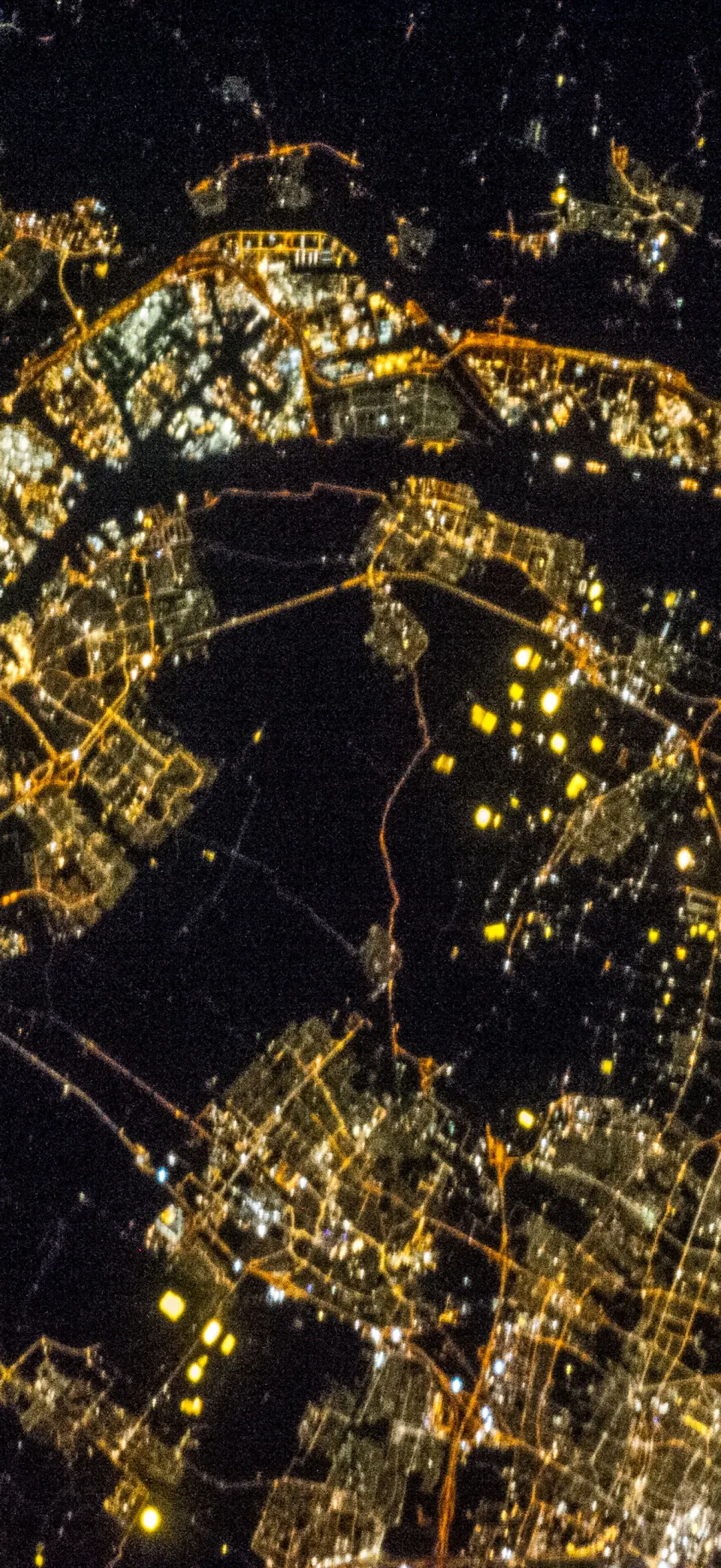 Rivers through the lights iPhone wallpaper